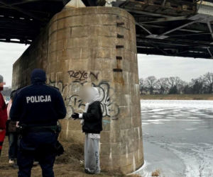 Dzieci weszły na lód na Odrze. Sekundy od tragedii we Wrocławiu