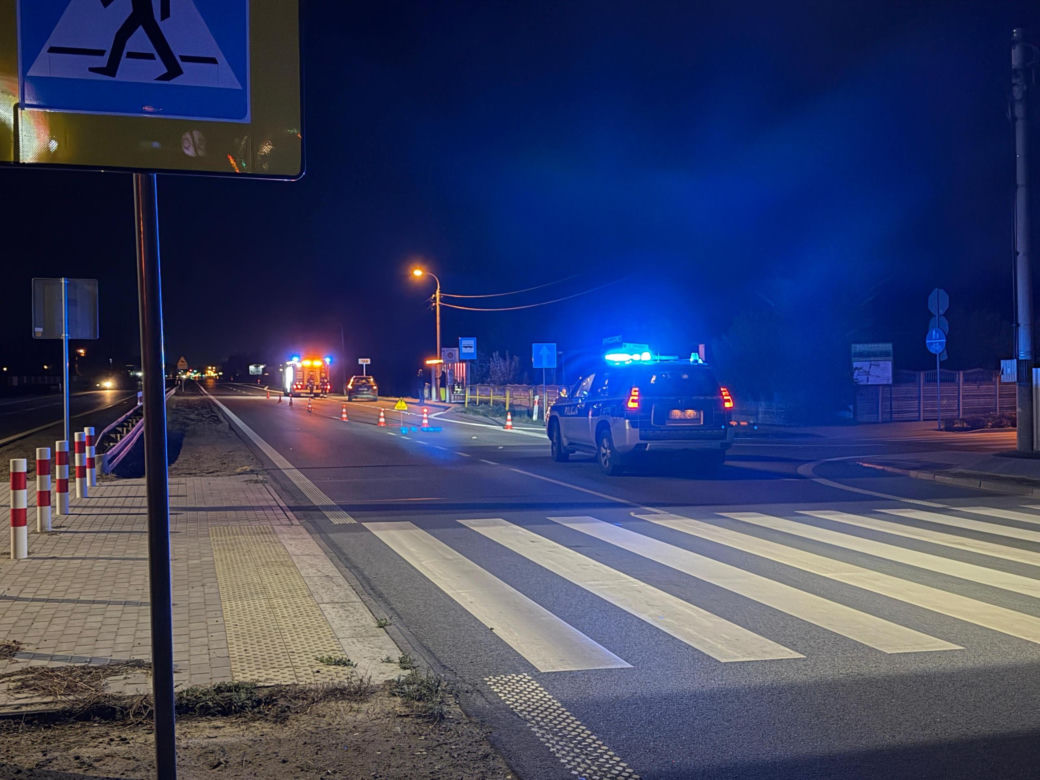 Dramat pod Warszawą. Autem wbił się w pieszego