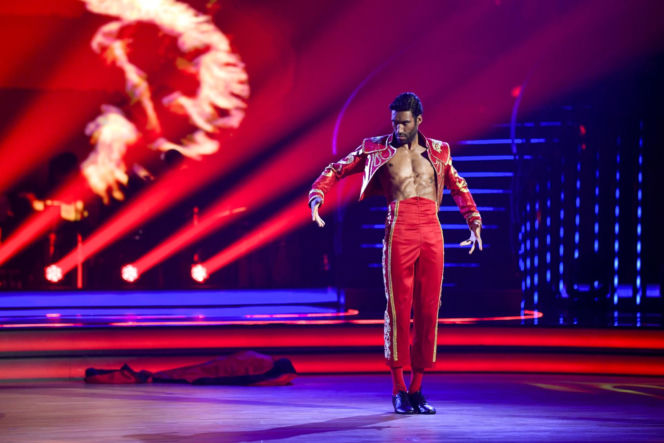 Gamou Fall przekazał bolero na aukcję charytatywną