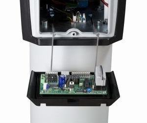 Szlaban elektromechaniczny z zabezpieczeniem przeciwzgnieceniowym