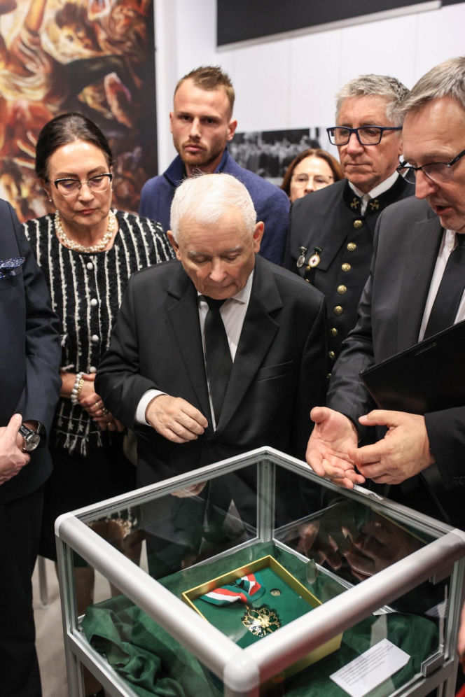 Jarosław Kaczyński na otwarciu wystawy pt. „Katyń 1940 - Smoleńsk 2010. Anatomia kłamstwa” w Muzeum Miejskim w Jastrzębiu-Zdroju