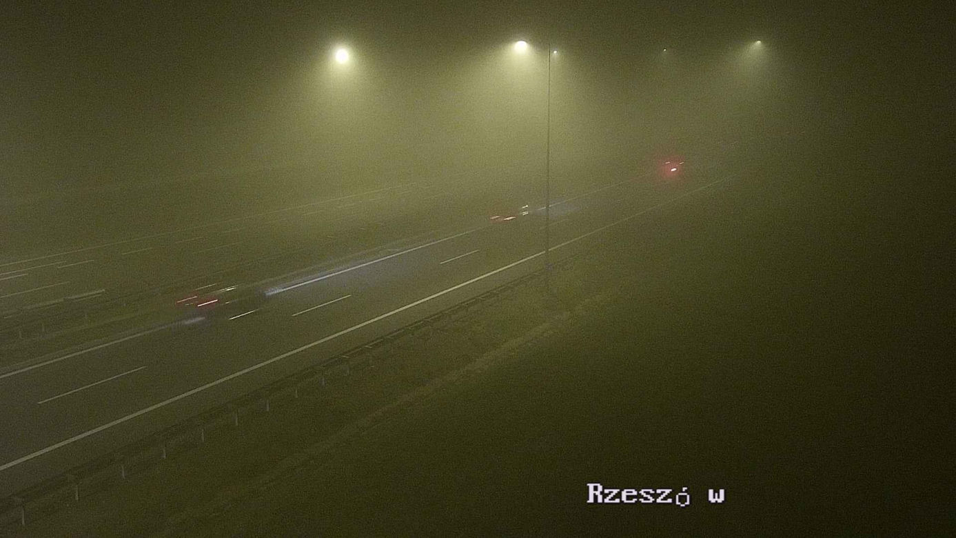 Potężna mgła na małopolskich drogach