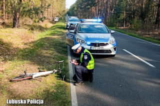 Rowerzysta zginął pod kołami samochodu. Tragiczny wypadek pod Nową Solą