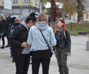 NIE JESTEŚMY INKUBATORAMI w Starachowicach też protestowali przed biurami posłów PiS 