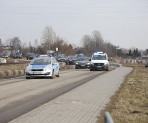 Śmigłowiec Black Hawk nad Krakowem i dziesiątki radiowozów na ulicach. Co się stało?