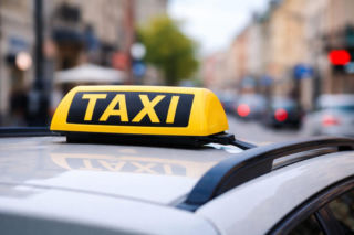 Groza! Kompletnie pijany taksówkarz woził pasażerów