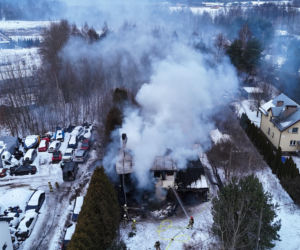 Z piętrowego domu zostały tylko zgliszcza, ogień zabrał wszystko. Potężny pożar pod Warszawą