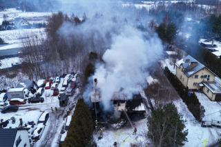 Z piętrowego domu zostały tylko zgliszcza, ogień zabrał wszystko. Potężny pożar pod Warszawą