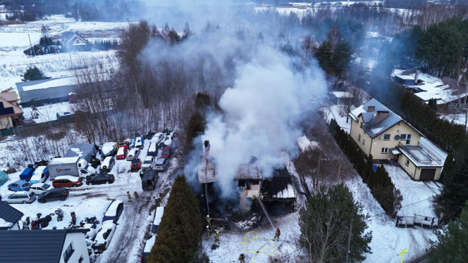 Z piętrowego domu zostały tylko zgliszcza, ogień zabrał wszystko. Potężny pożar pod Warszawą