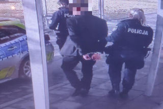 Piekło na studniówce! Agresywny 19-latek zaatakował gości i pogryzł ochroniarzy!