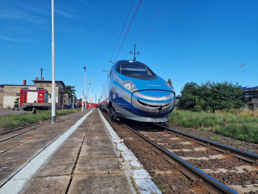 Samochód zderzył się Pendolino