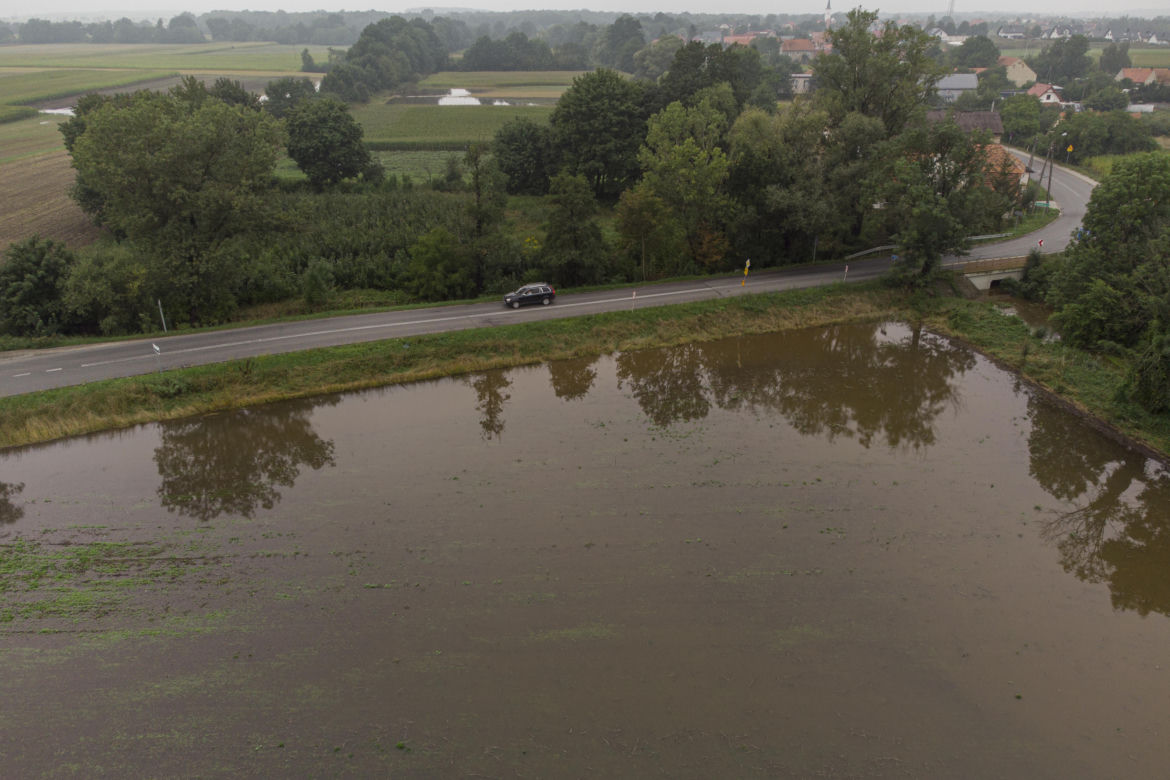 Czarna Woda zalewa Gniechowice