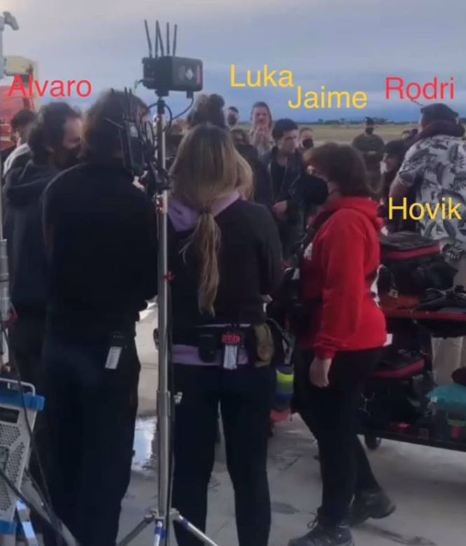 Dom z papieru 5 na planie: Profesor (Alvaro Morte), Bogota (Hovik Keuchkerian), Marsylia (Luka Peros), Sztokholm (Esther Acebo), Denver (Jaime Lorente), Palermo (Rodrigo De la Serna)