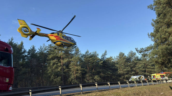 Groźny wypadek na DK10 między Bydgoszczą a Toruniem. Na miejscu śmigłowiec LPR, droga zablokowana