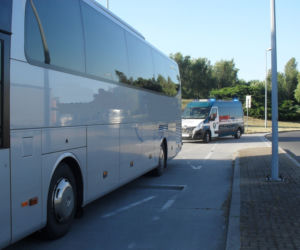 Polskie dzieci są wożone  złomem. Fatalne wyniki kontroli GITD