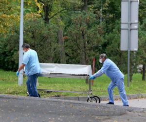 Seniorzy bronią oddziału geriatrycznego.