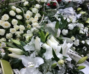 Tragedia w Salisbury. Zamordowane kobiety pochowane w Tarnowie. Grobu nie widać spod kwiatów