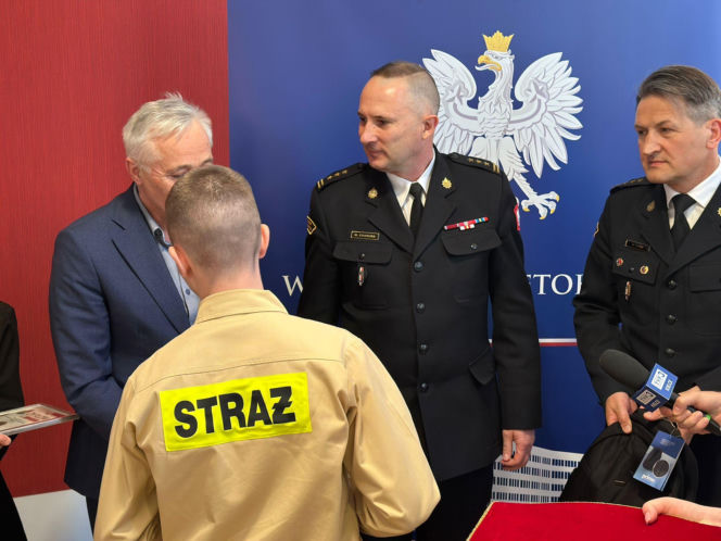 Szóstka młodych bohaterów ze Świętokrzyskiego z odznaką „Iuvenis Forti”