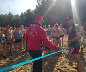 „Kąpiący się zimą Olsztyn” zainaugurowali sezon zimowych kąpieli