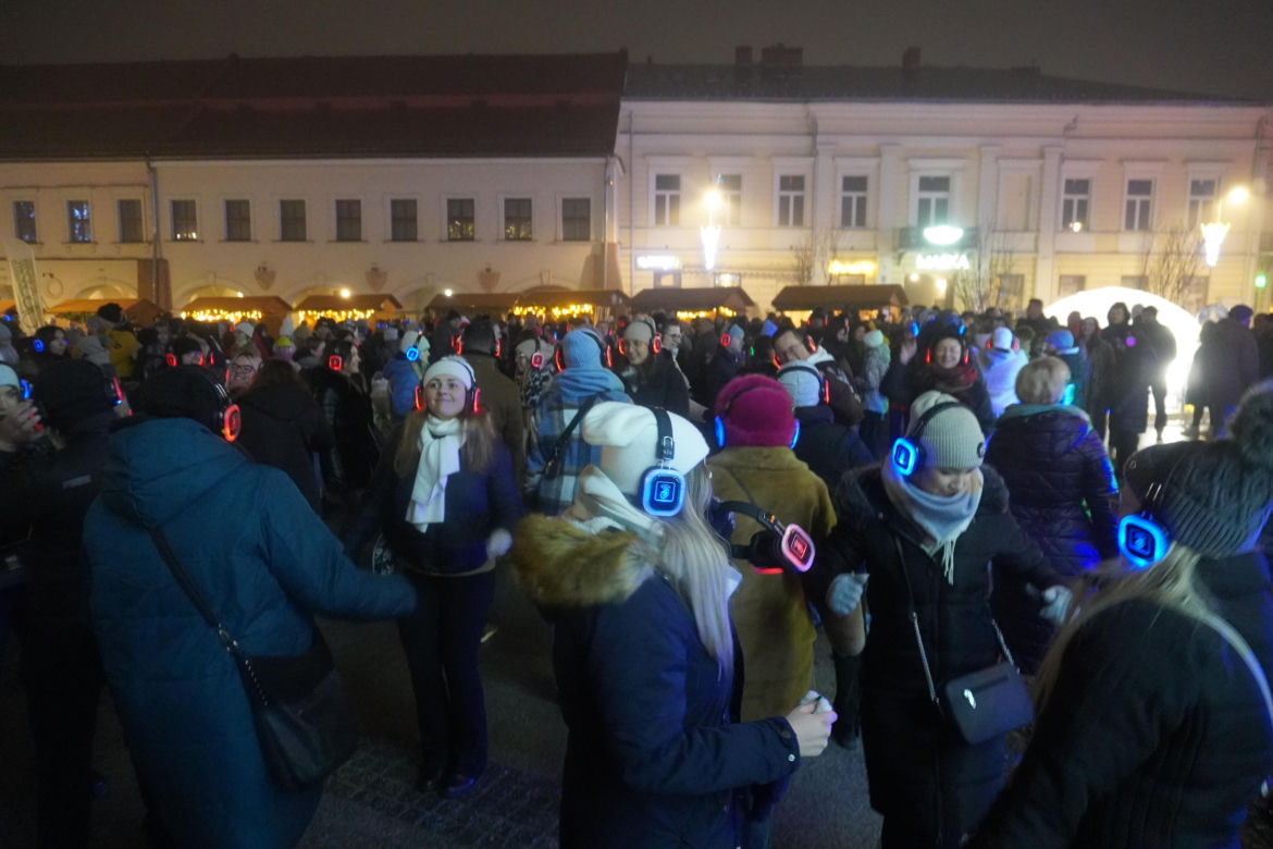 Silent disco i diabelski młyn w Rynku w Kielcach