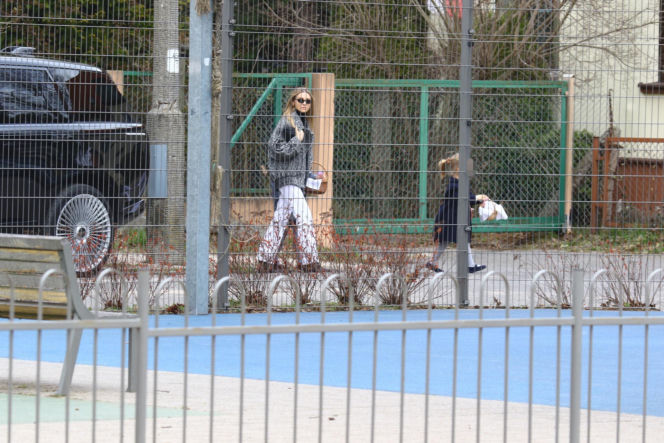 Kasia Tusk z córkami z koszyczkiem przyjechali do Donalda