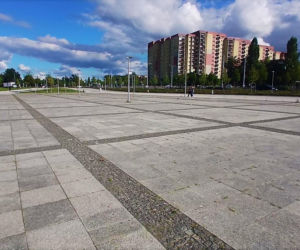 Plac przed Netto Areną przed zmianami