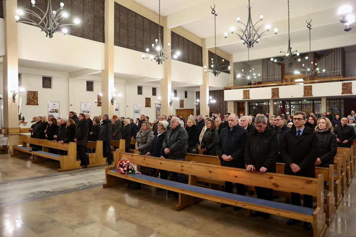 Jarosław Kaczyński w Starachowicach – Hołd dla Matki i Refleksje o Polsce