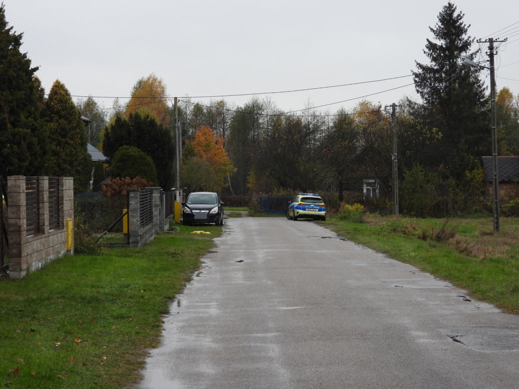 Tragedia pod Wołominem. Ciało 44-latki w szambie. Obok 7-letnie dziecko [ZDJĘCIA]