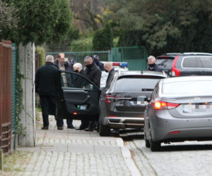 Jarosław Kaczyński. 4 samochodami do kościoła