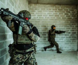 Terytorialsi szkolili się z czarnej taktyki . Trenują na poligonie i w terenie