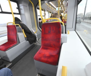 Koniec ze spaniem na siedzeniach w komunikacji miejskiej. Radni przegłosowali uchwałę
