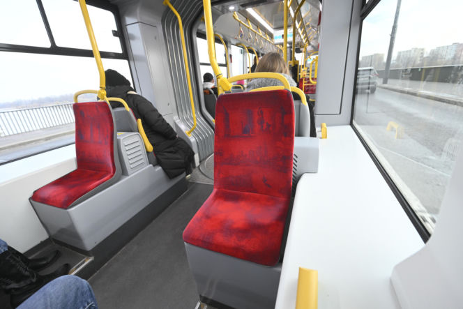 Koniec ze spaniem na siedzeniach w komunikacji miejskiej. Radni przegłosowali uchwałę