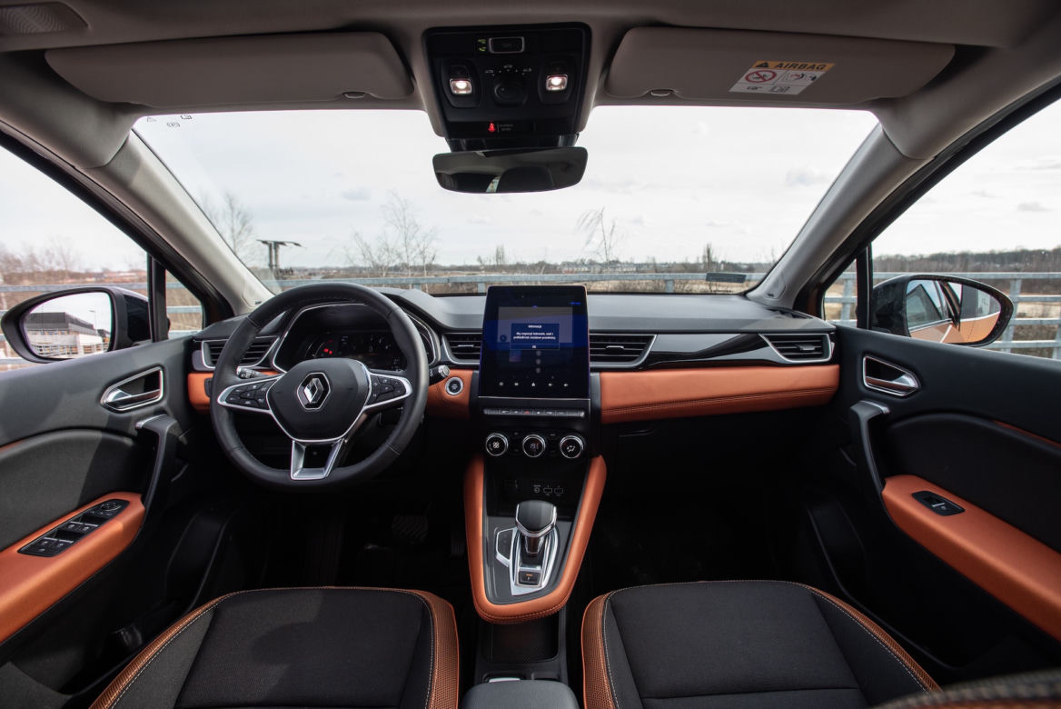 Peugeot 2008 GT Line vs Renault Captur Intens