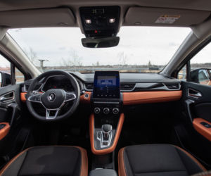 Peugeot 2008 GT Line vs Renault Captur Intens