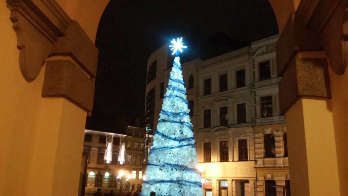 Choinka na Placu Uniwersyteckim inna perspektywa