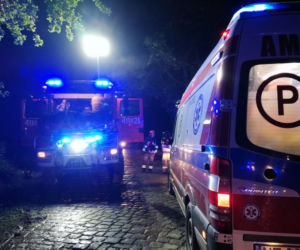 Tragiczny wypadek pod Braniewem. Audi wbiło się w drzewo. Nie żyje 19-latek [ZDJĘCIA]