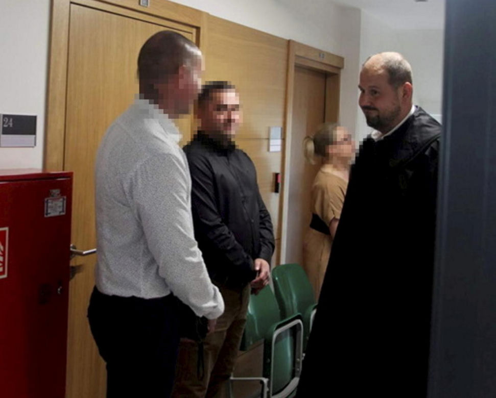 Rafał i Aleksander pobili Adama Niedzielskiego w centrum miasta. Były minister okazał im łaskę