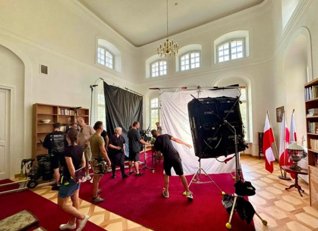 Ranczo. Ekipa filmowa pojawiła się w Pałacu Potockich. Nowe zdjęcia z planu zdradzają fabułę