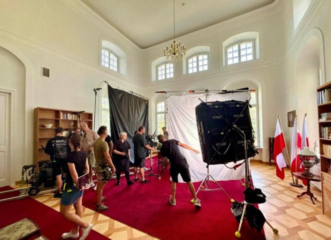 Ranczo. Ekipa filmowa pojawiła się w Pałacu Potockich. Nowe zdjęcia z planu zdradzają fabułę
