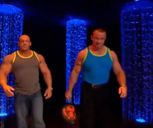 Burneika i Pudzianowski dali prezent Gessler