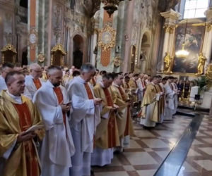 Msza Krzyżma w Lublinie. Wezwanie do odnowy kapłaństwa i powrotu do miłosierdzia [AUDIO]