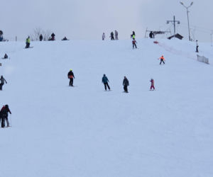 Tłumy narciarzy w bydgoskim Myślęcinku. Byliśmy na Stefanowym Stoku