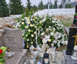  Dąbrówki: pogrzeb 17-letniej Pauliny. Rodzice pożegnali córkę, tuląc trumnę [ZDJĘCIA]