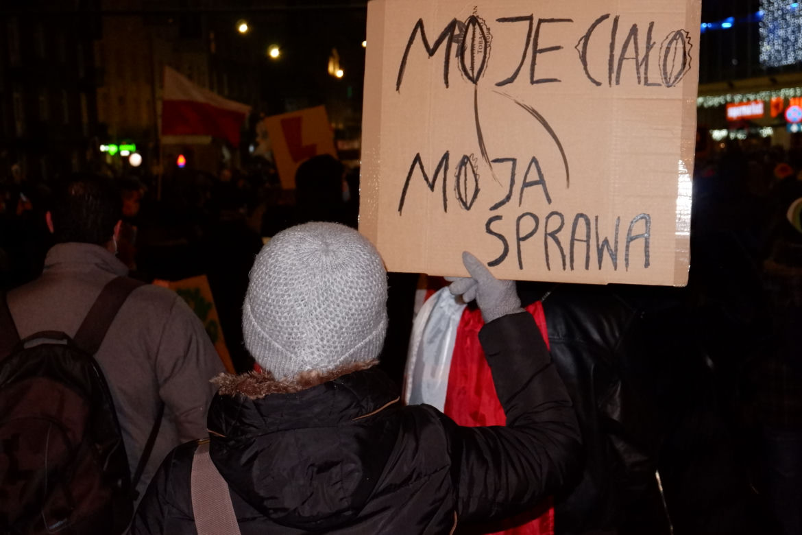 Tysiące osób protestowało w Krakowie po publikacji uzasadnienia wyroku w sprawie aborcji