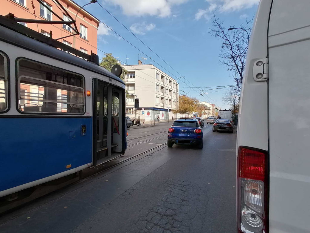Zderzenie tramwaju z BMW w Krakowie