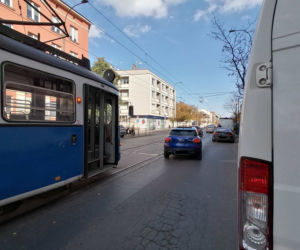Zderzenie tramwaju z BMW w Krakowie