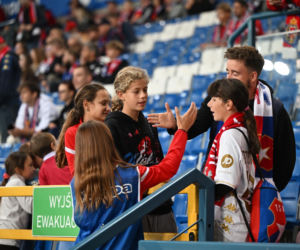 Tak kibice Wisły Kraków bawili się na trybunach. Znajdź się na zdjęciach