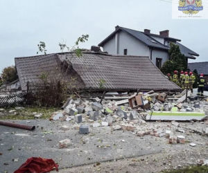 Jedna osoba ranna w wybuchu w domu jednorodzinnym w Kaczorowie