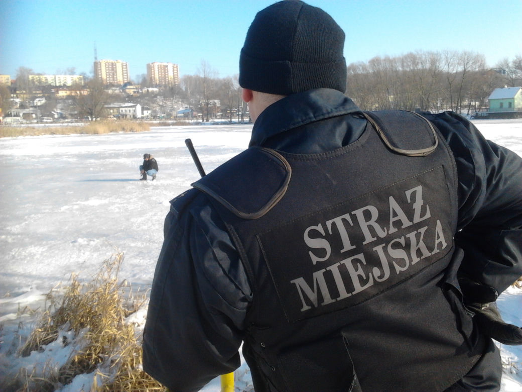 Człowiek guma, półnaga kobieta, wędkarz naturysta -czyli nietypowe interwencje Starży Miejskiej Starachowice