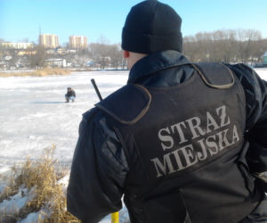 Człowiek guma, półnaga kobieta, wędkarz naturysta -czyli nietypowe interwencje Starży Miejskiej Starachowice